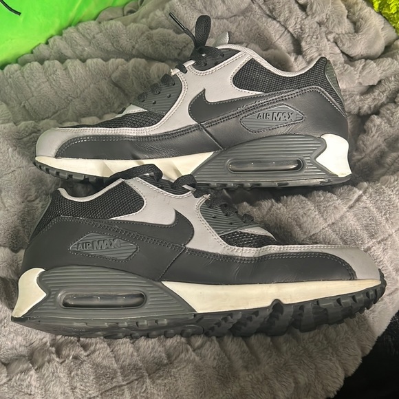 Nike Other - Nike Mens Air Max 90 Essential